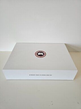 CANADA GOOSE White Garment Storage Magnetic Closure Box 21.5"x15.25"x4.5", Rare
